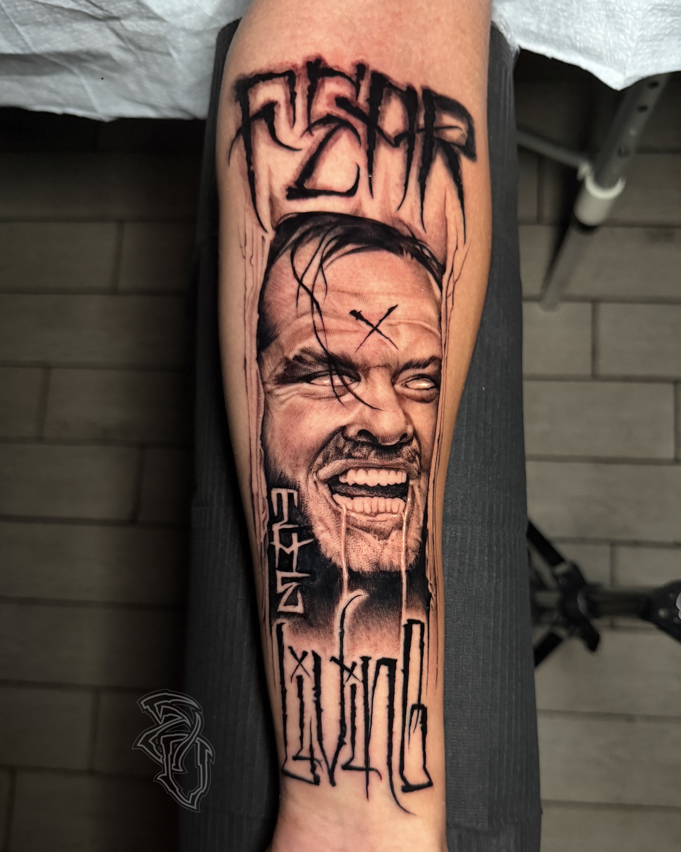Shining portrait + lettering